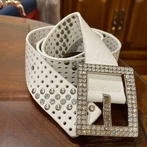 Guess white M belt with stones